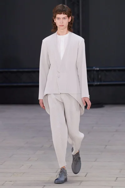 Look 37